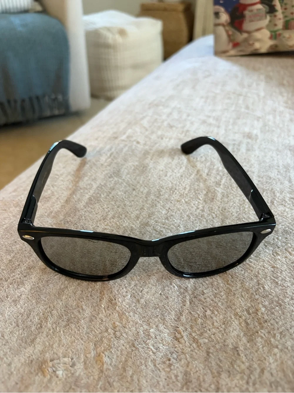 Source Unknown Black Men’s Sunglasses with Gray Lenses